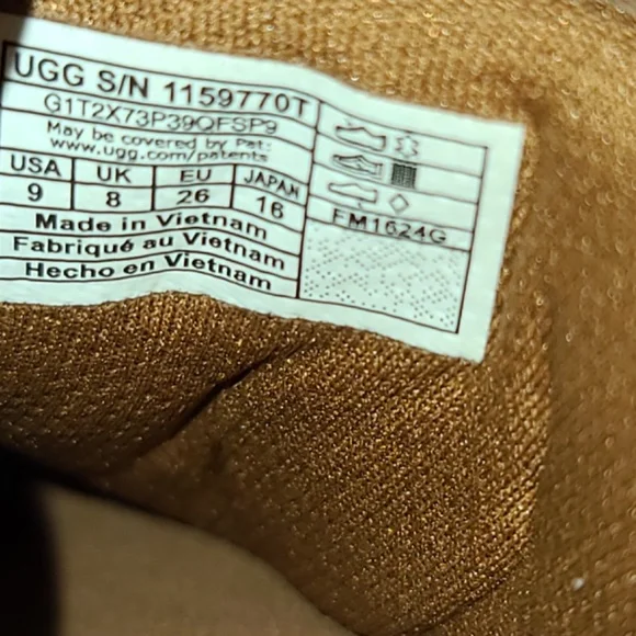 UGG Goldenstar Clog (Little Kid) size 9 NWOT - Picture 2 of 4